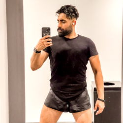 Azar, a Toronto-based Fitness Model