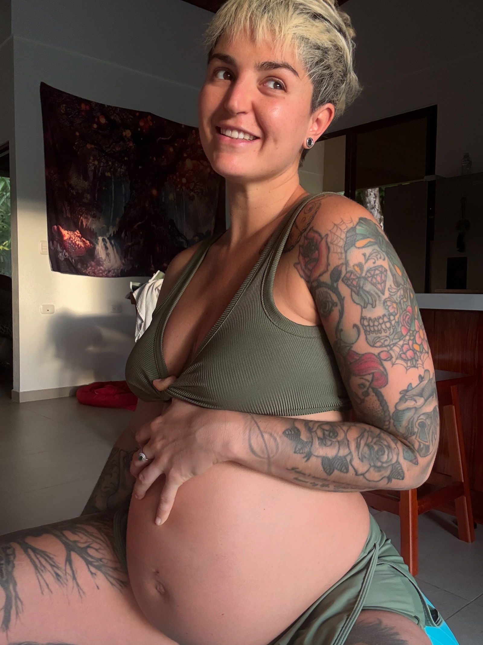 Georgie 🍑 explict on feed! photo