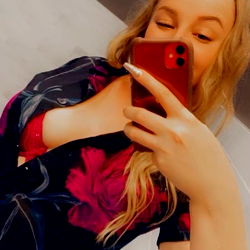 Onlyfans Model Alexis Wild Posing for a Photoshoot