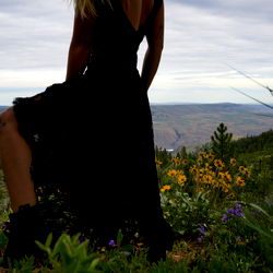 Model Pose in Nature for Photoshoot