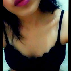 Model Azule's Profile