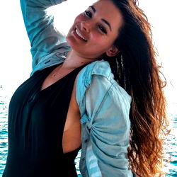 NiaS - Colombian Girl in Spain