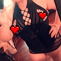 Miss Green's OnlyFans: Stunning Model Shows Off in Chic Lingerie and Bikini