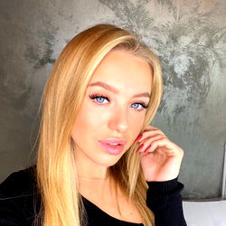 Anny Nelson, Italian Model