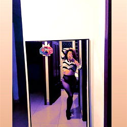 A Model Selfie in a Mirror