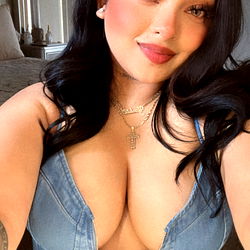 Yosbil on OnlyFans - Pose for the Camera