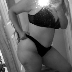 Amy's Sensual Mirror Selfie