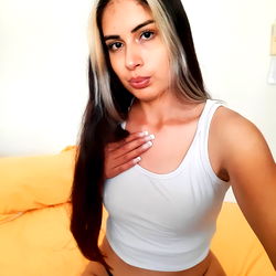 Amber, a young woman posing for an OnlyFans photo