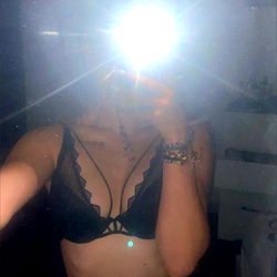 Ambre🌺 in a Lingerie