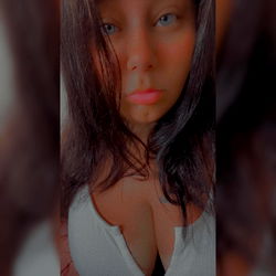 Lea, the Enchanting OnlyFans Model