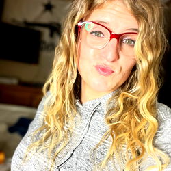 Ash-O-Leee: A Vibrant Florida Model