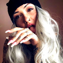 Amylipsticklou photo