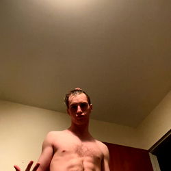 OnlyFans Model Ricopapi in Shirtless Shoot