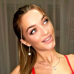 Anna Peach: Confident and Stylish