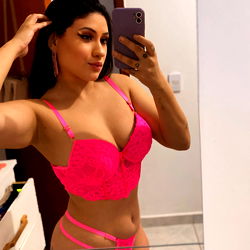 Andressastephanieoficial photo