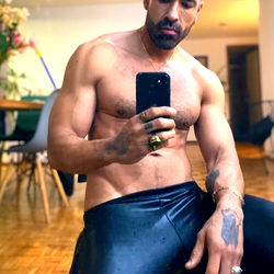 OnlyFans Model OSIRIS OROZCO Sharing a Sizzling Selfie
