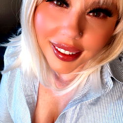 Onlyfans Model Amber Chase ® ✨ in Business Casual