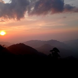 Serene Sunset over Mountains