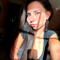 Olivia 💚 - OnlyFans Model Sharing a Personal Moment