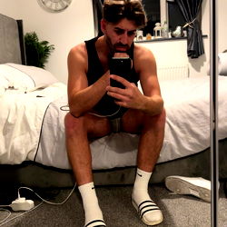 Aaranmorris: A Fitness-Savvy Model From the UK