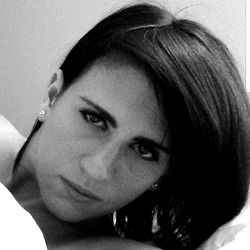 AK38, a striking OnlyFans model from California