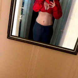 Onlyfans Model Alaina Posing in Mirror