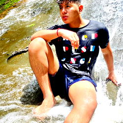 Ecuadorian Model in a Cascading Water Setting