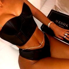 Bold ÁEmbar Carmesí Posing in Racy Lingerie