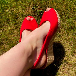 OnlyFans Model Feetgoddess Posing with Red Sandals and Toes