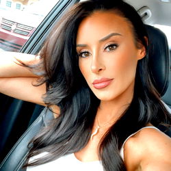 Amanda Nicole: Posing for OnlyFans