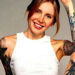 Alena Fox - OnlyFans Model