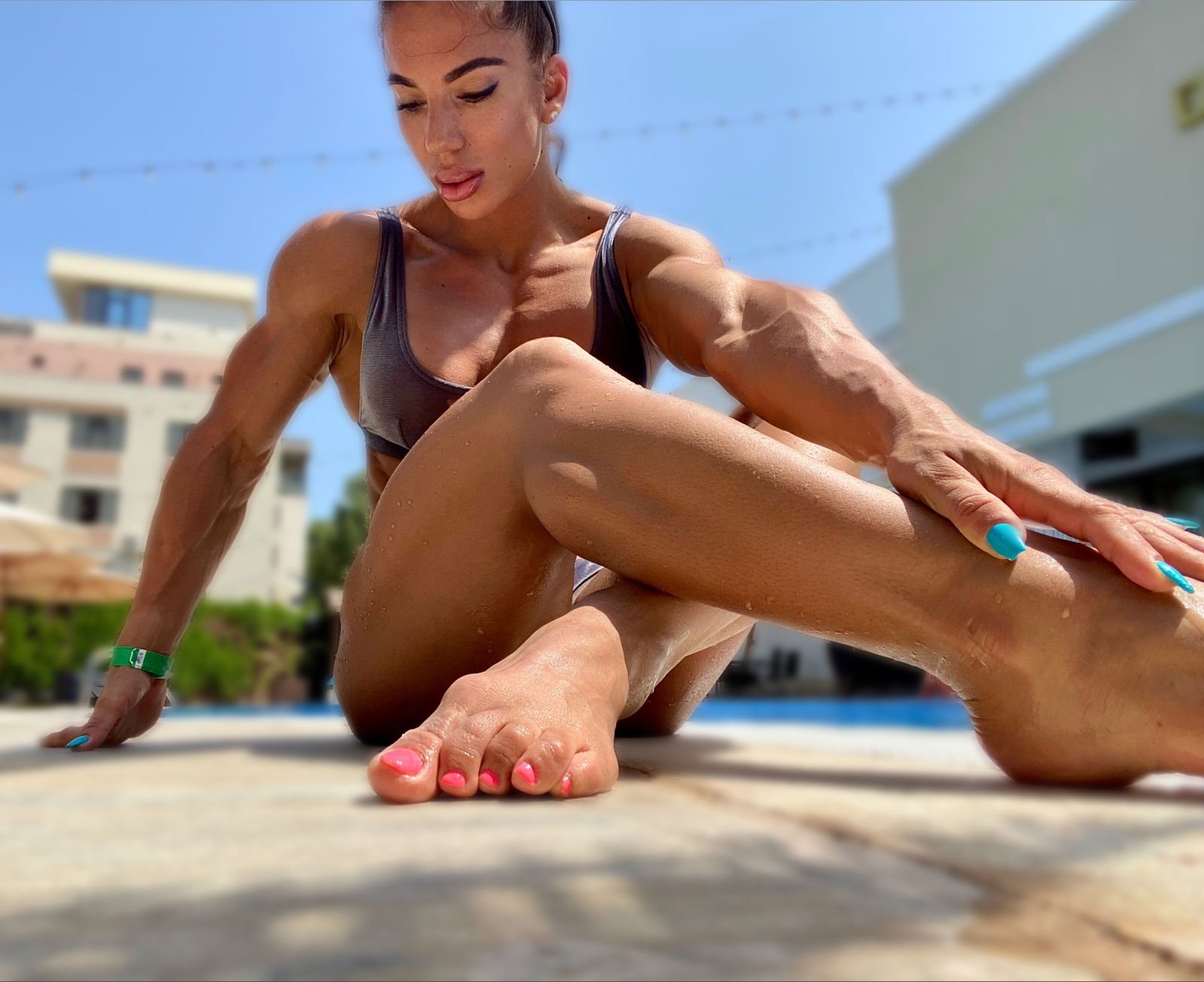 Alesyamuscledoll photo