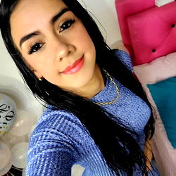 Alexia, a model posing for a selfie