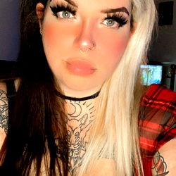 Lily Jones - Top Creator photo