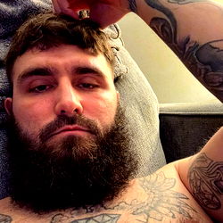 OnlyFans Model WhiteBoyThick: A Tattooed Muscular Man