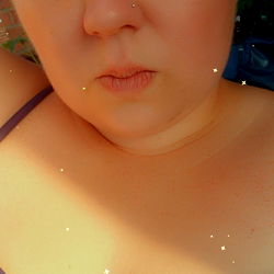 KentuckyCrouton - OnlyFans Model, Relaxing on a Poolside