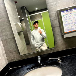 AlejandroLpm in a Modern Bathroom