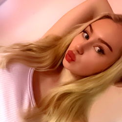 Ava 🩷 𝙉𝙀𝙒 𝙋𝙊𝙎𝙏𝙎 👇🏼😋 photo