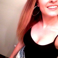 OnlyFans Model Sara Sharing Her Unique Style and Personality