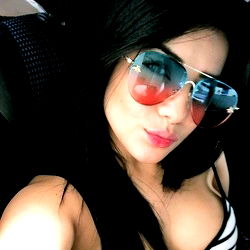 A Stunning Model in Sunglasses โค๏ธ