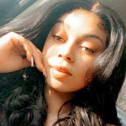 Ariaad, a Florida-based OnlyFans model, shares a sunny day snapshot on her social media platform.