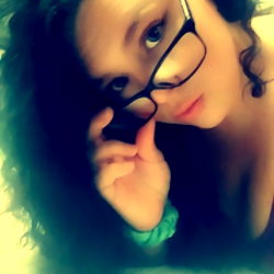 Pretty Eyes 💦 Thick Thighs - Model Photo