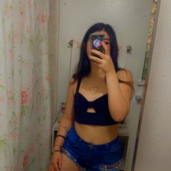 Onlyfans Model Jess S in Bathroom