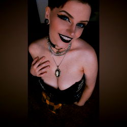 Model Photoshoot with Saphria Styx