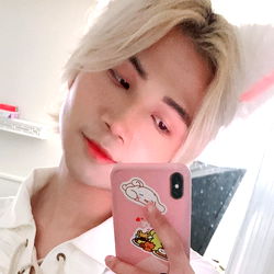 Strawberry Blonde Vtuber, 💖 Anri/アンリ, Captured in a Selfie