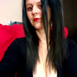 Adorable România Model Anna, 19 Years Old, Takes a Selfie