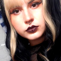 Manic Pixie Cream Gurl - 20s Female Model