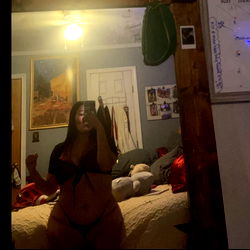 Liz Acevedo - Onlyfans Model