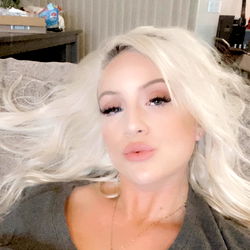 Ababe's Stylish and Fun Photo Shoot