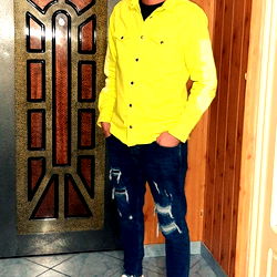 Adolfo02, a 19-year-old male from Romania